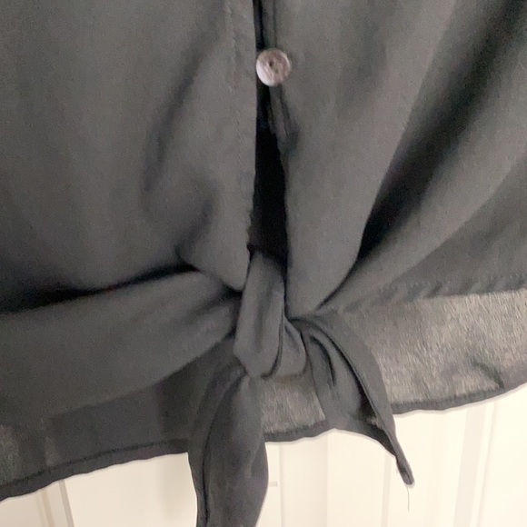 Semi sheer black Chico’s top size 1 - Picture 3 of 3